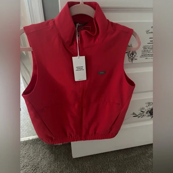 NWT FIGS Women’s Hibiscus Sydney Vest
XS - Hibiscus - Picture 2 of 7